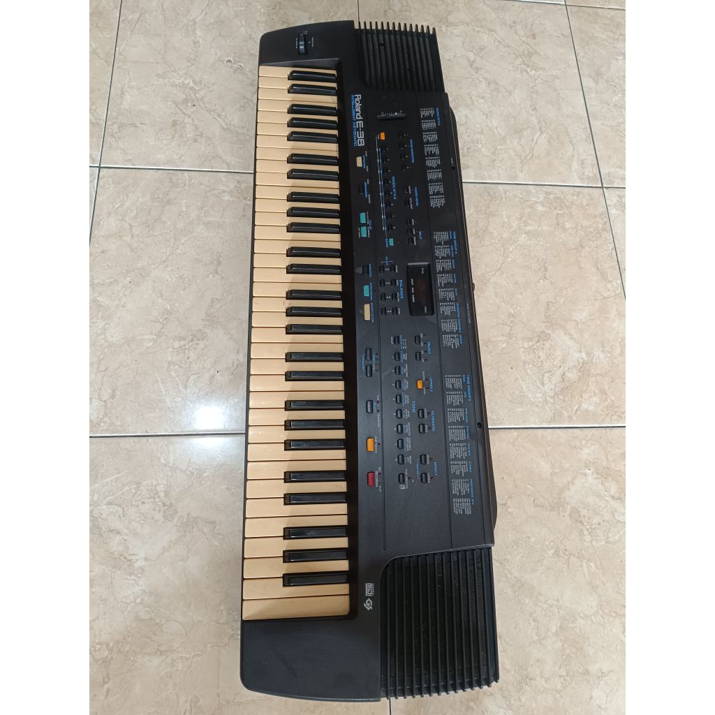 KEYBOARD Roland E 38 BEKAS NORMAL OKE