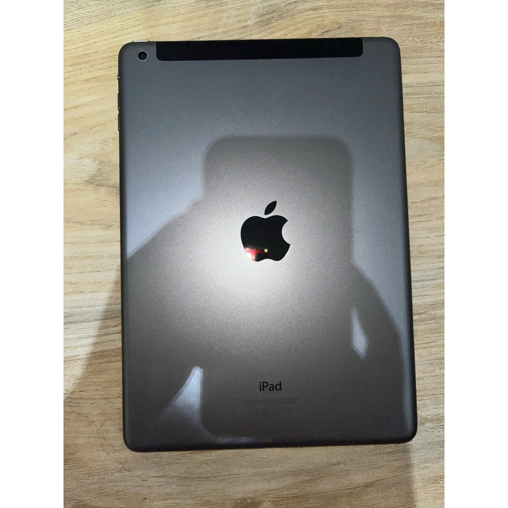 preloved apple ipad air 1 9.7” inch A1475 32GB space gray LOCKED ICLOUD