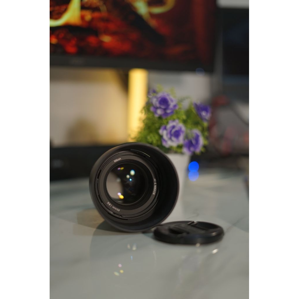 Nikon D5600 + Lensa Nikkor 85mm f1.8