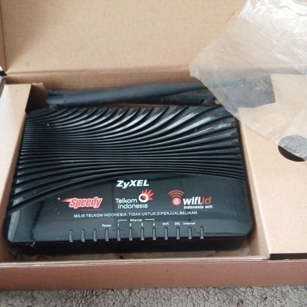 modem,router ZyXEL model P-660 v2 baru fungsi norma tidak ada adaptor
