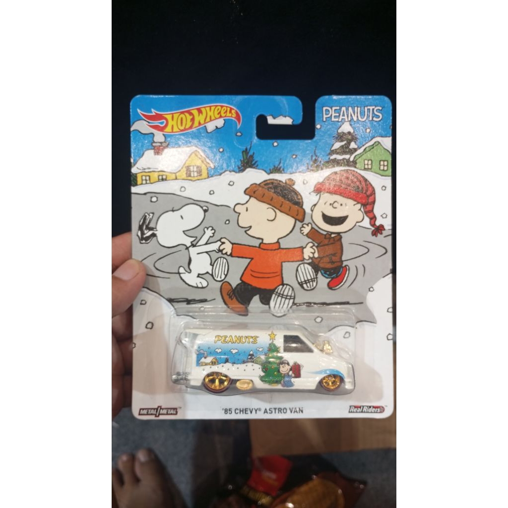 hot wheels chevy astro van snoopy