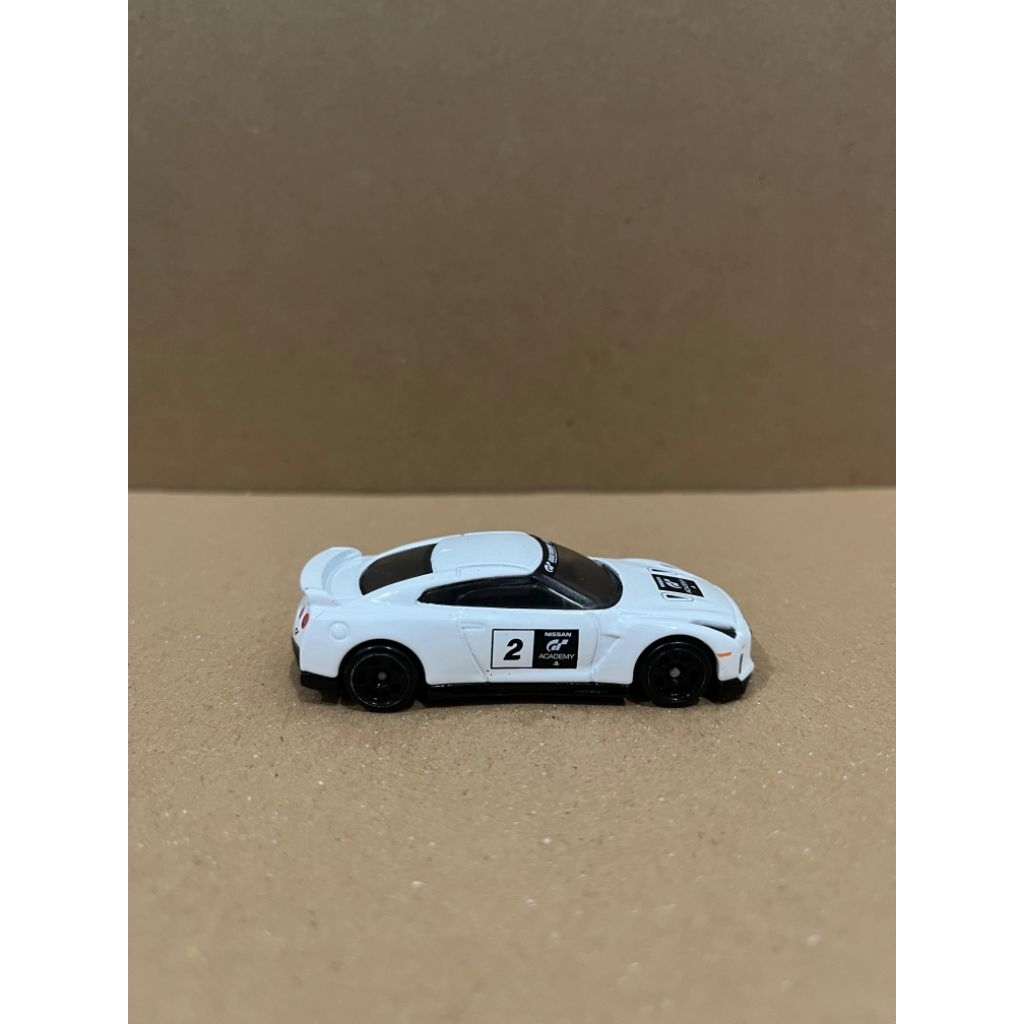 hot wheels nissan gtr r35 granturismo putih