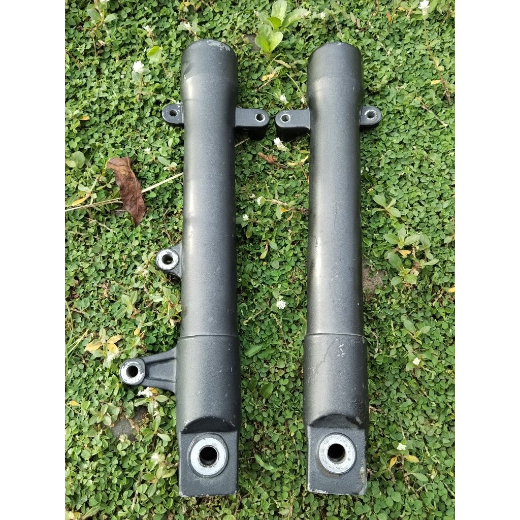 tabung sok depan tabung shock depan buttom sok depan Honda CBR 150R cbr thailand CBU CBR 150R old la