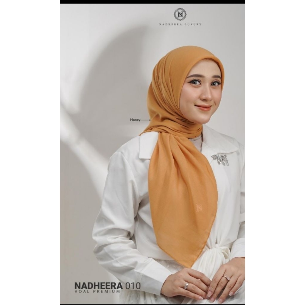 HIJAB SEGI EMPAT POLOS NADHEERA LUXURY