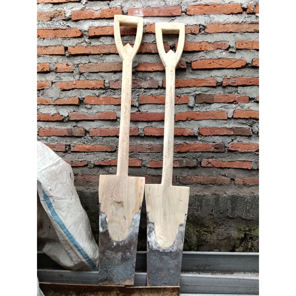 Lempak sekrob alat pembuatan selokan kebun/sawah