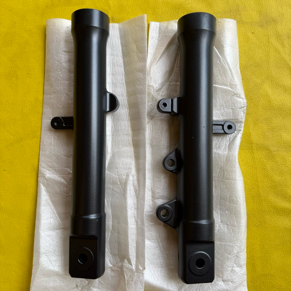 Bottom Tabung Shock Depan Hitam Set Kanan Kiri Yamaha Vixion New NVA / NVL Original | 1PA-F3126-00 /