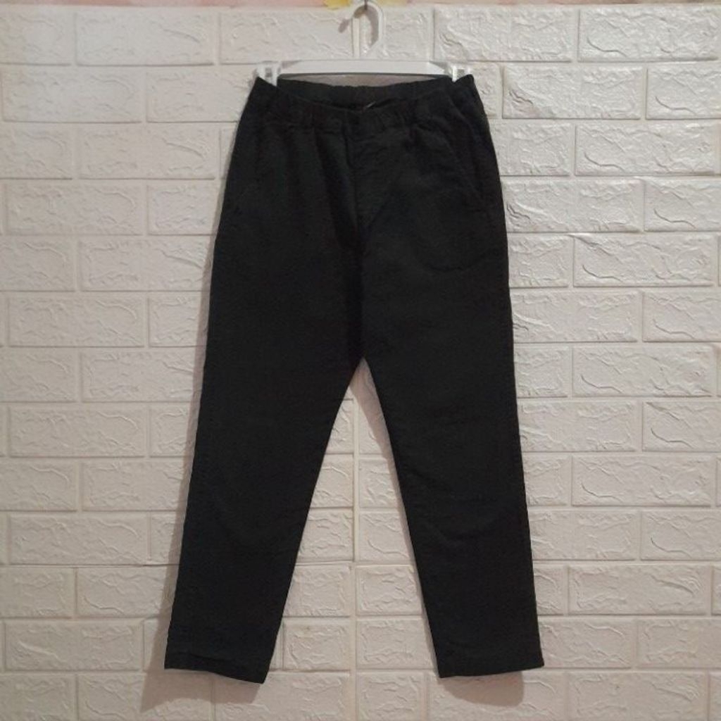 Celana chino anak UNIQLO hitam size 140/LP 60 P 80