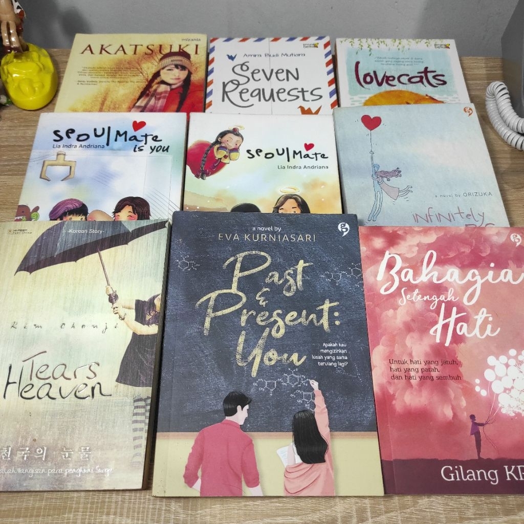 [PRELOVED - READY STOCK] BUKU NOVEL FIKSI BAHASA INDONESIA AKATSUKI SEVEN REQUESTS LOVECATS SEOULMAT