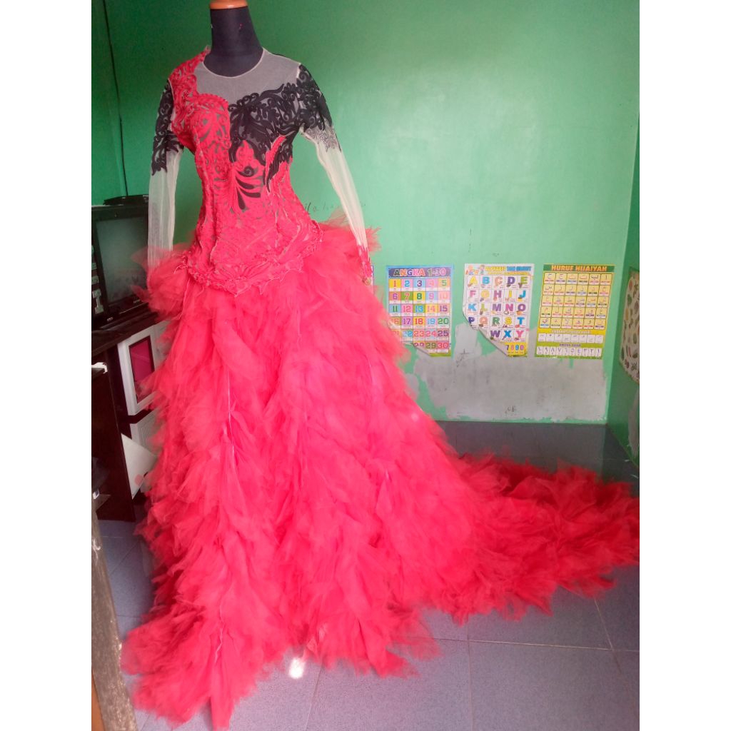 gaun manten merah cabe
