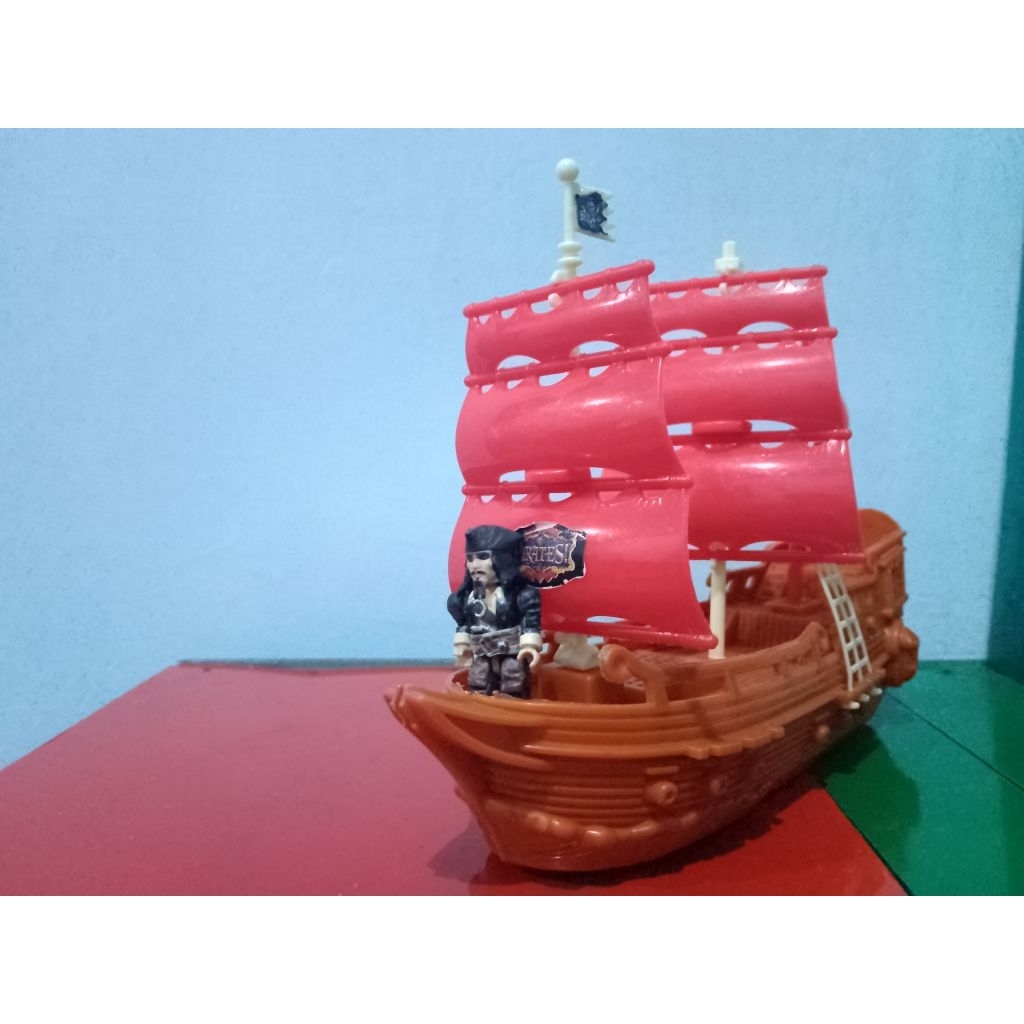 Miniatur Kapal Bajak Laut Mainan Kapal Perahu Pajangan Figure Jack Sparrow