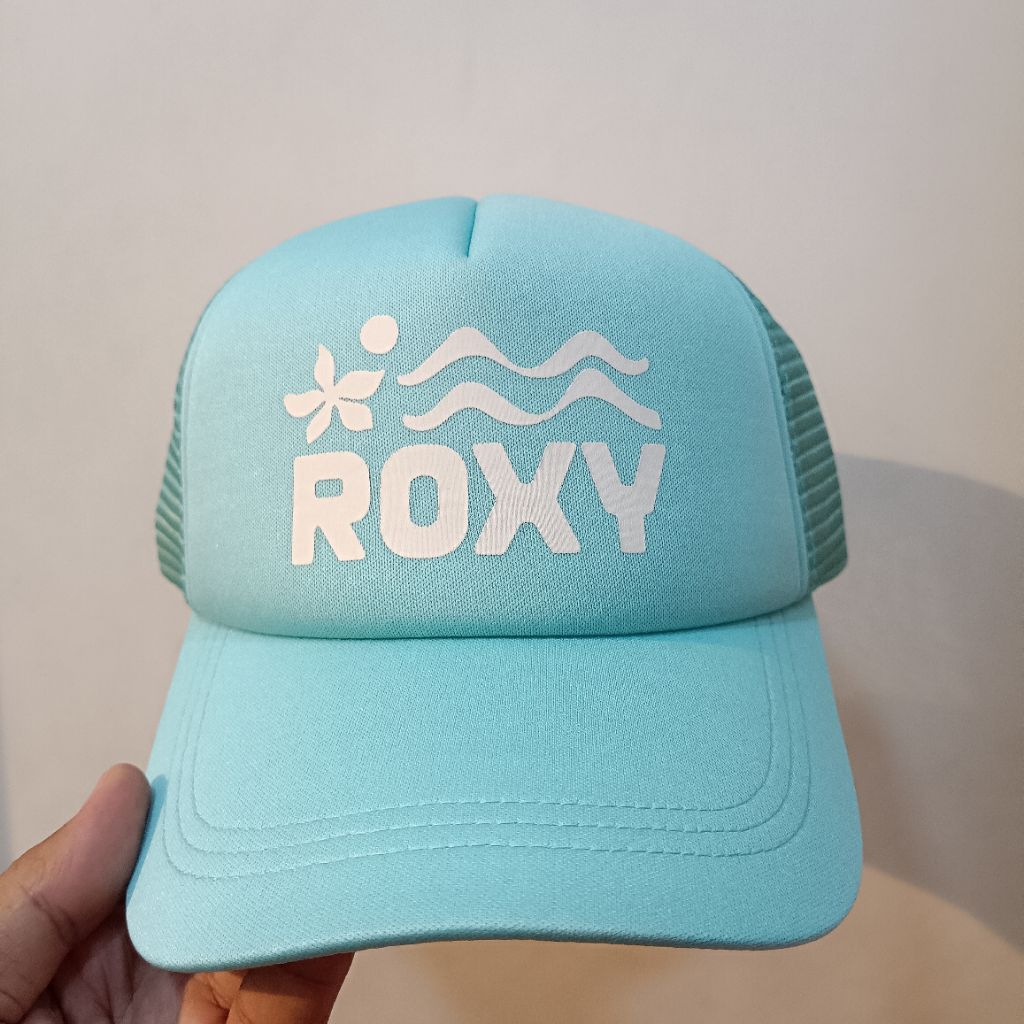 Topi Wanita Roxy Meetnthe queen