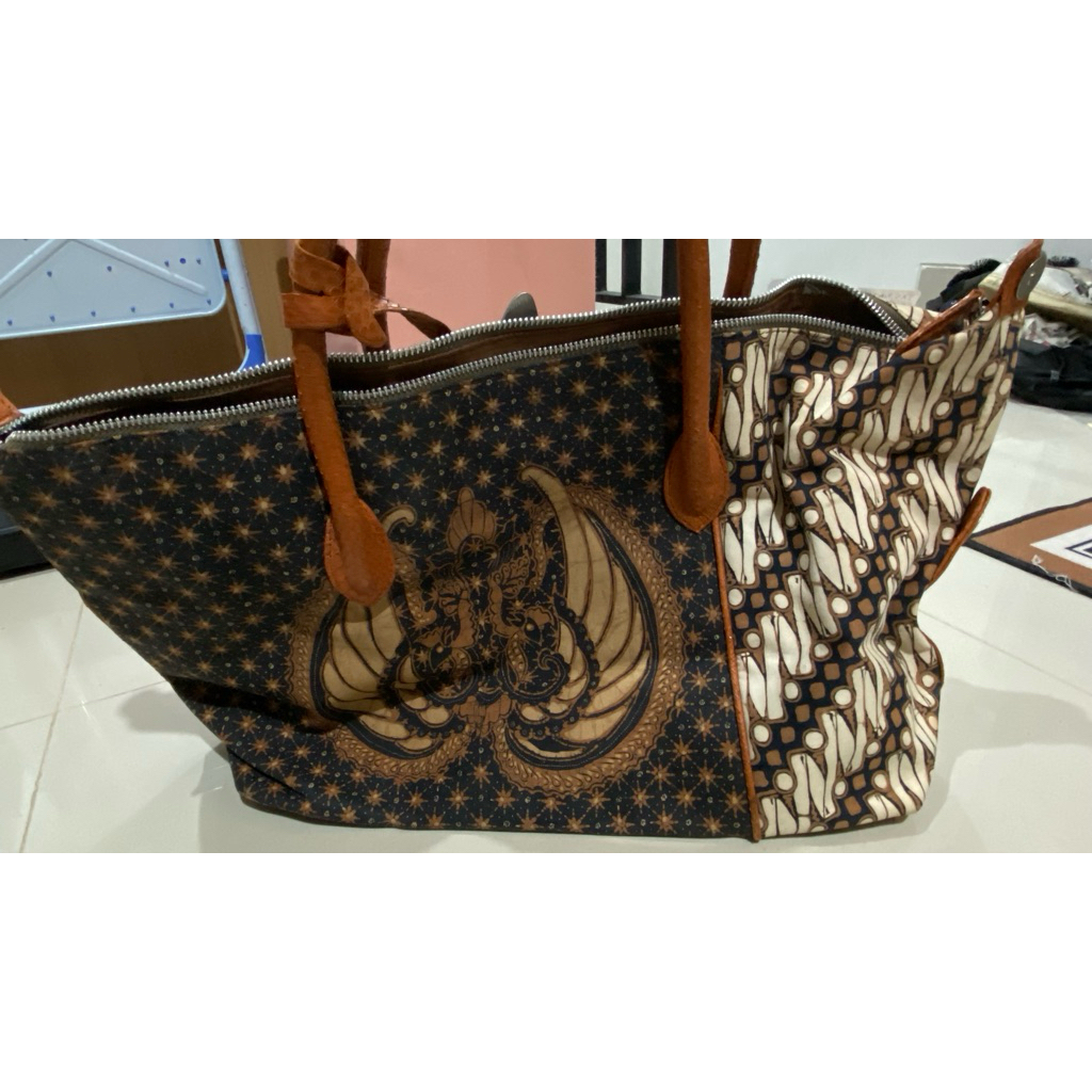 Preloved 99% Tote Bag Etnik | BATIK QUEEN | Batik Sogan Garuda Truntum P4rang | Kulit Sapi Merah Bat