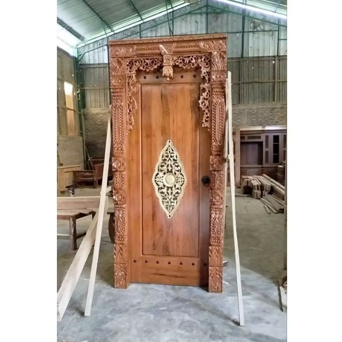 Pintu kamar ukiran gebyok