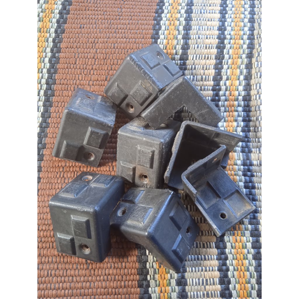 8 pcs Siku Box Speaker Bekas Plastik Pengaman Siku Sudut Box Salon Ukuran Sedang