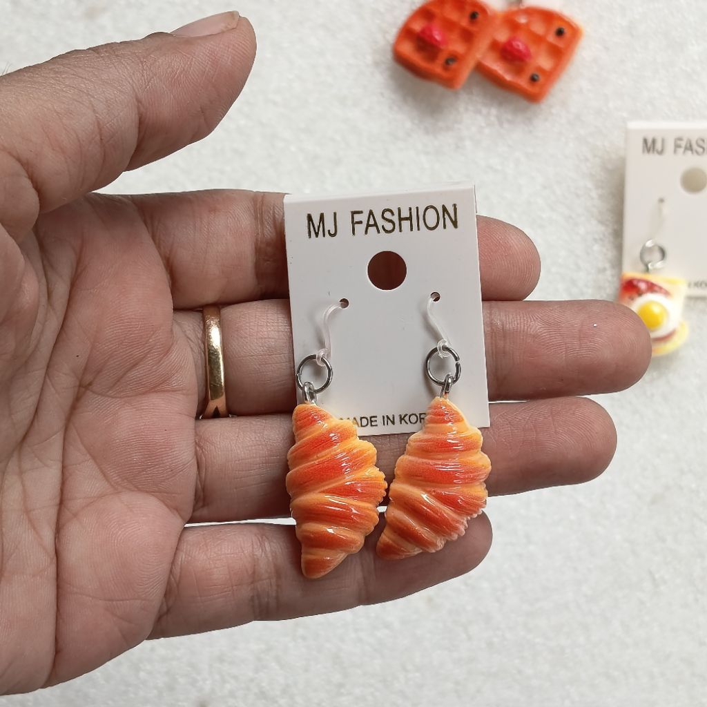 Sepasang anting anak dewasa kait plastik kue croisant