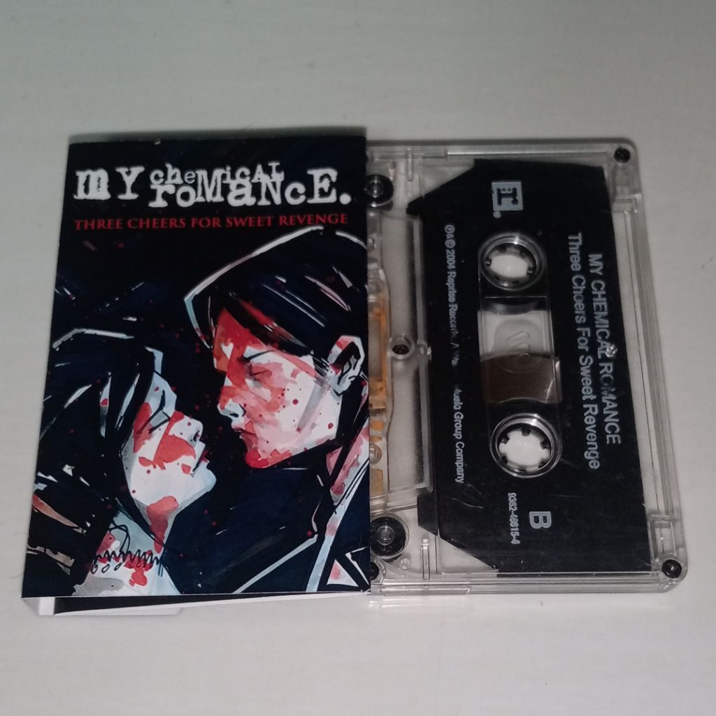 Kaset My Chemical Romance (MCR) - Three Cheers For Sweet Revenge (COVER REPRO ISI ORI)