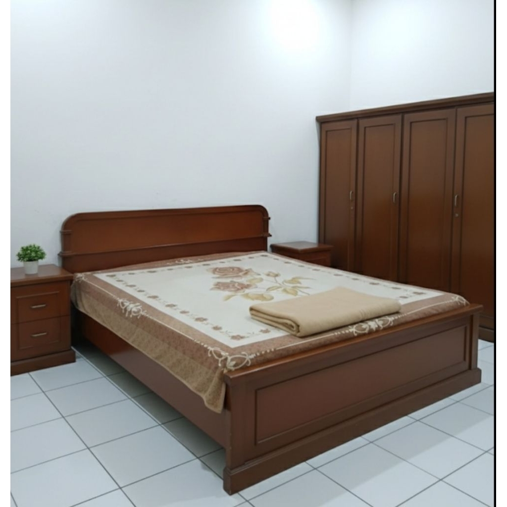 Set Kamar Tidur Kayu Minimalis Klasik – Ranjang, Lemari, Meja Rias & Nakas