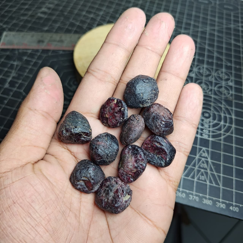Batu Natural Red Garnet Rough1- 2 cm  Top Grade paket (5)