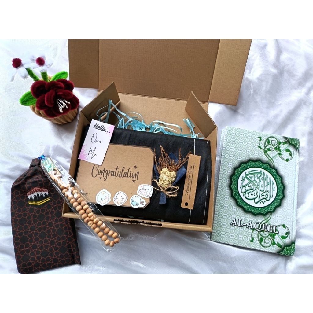 Hampers Cowok Sarung + ALQURAN + Sajadah + Tasbih | Kado Ulang Tahun Cowok
