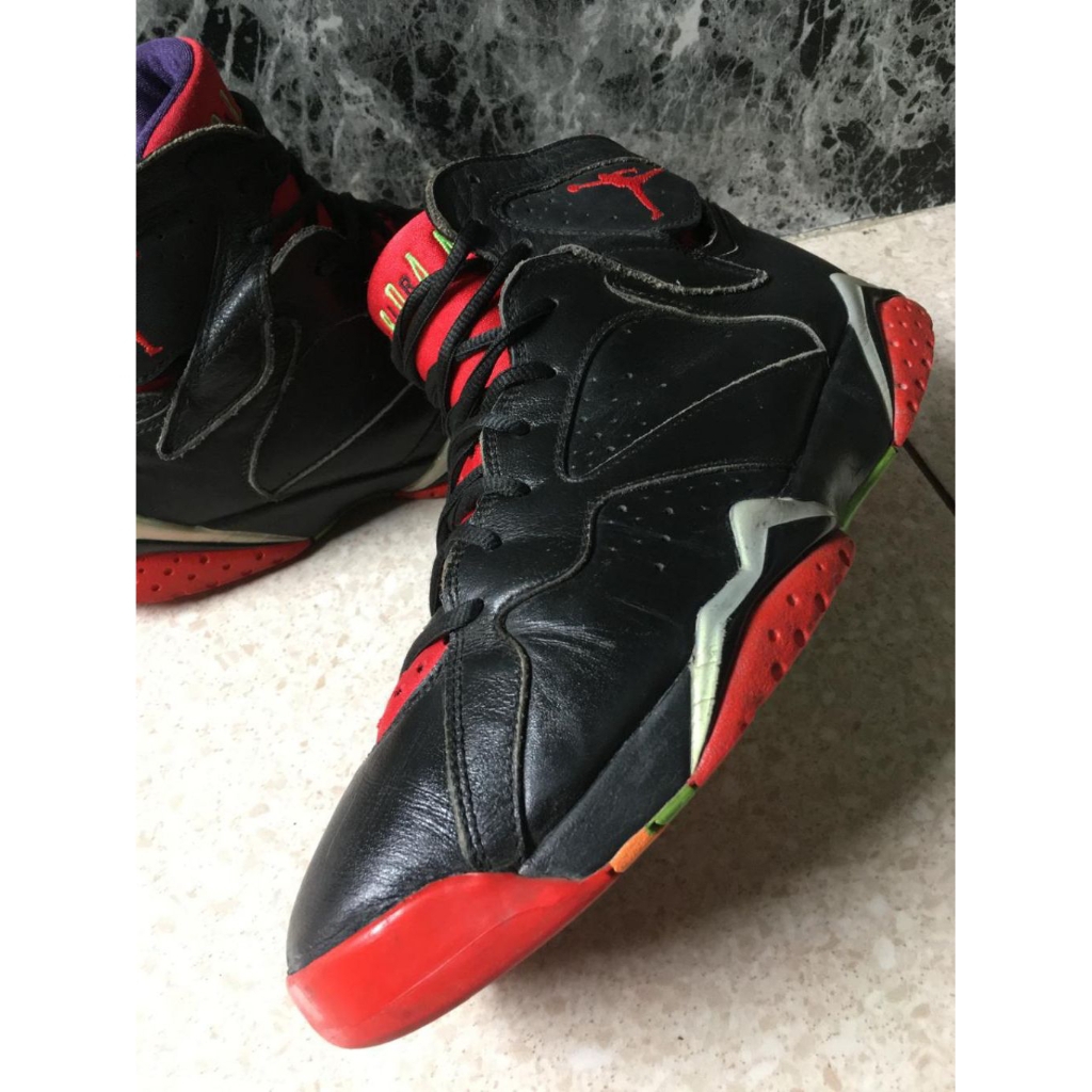 Sepatu Basket Jordan retro 7