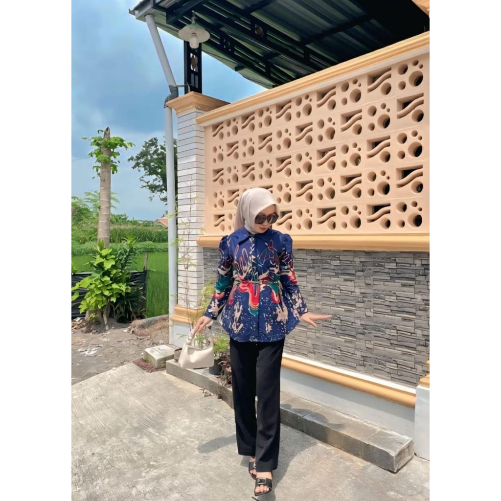 Batik Wanita Modern Blouse Motif Tirta Aksara Warna Biru Elektrik Batik Wanita Atasan Batik Kerja Wa