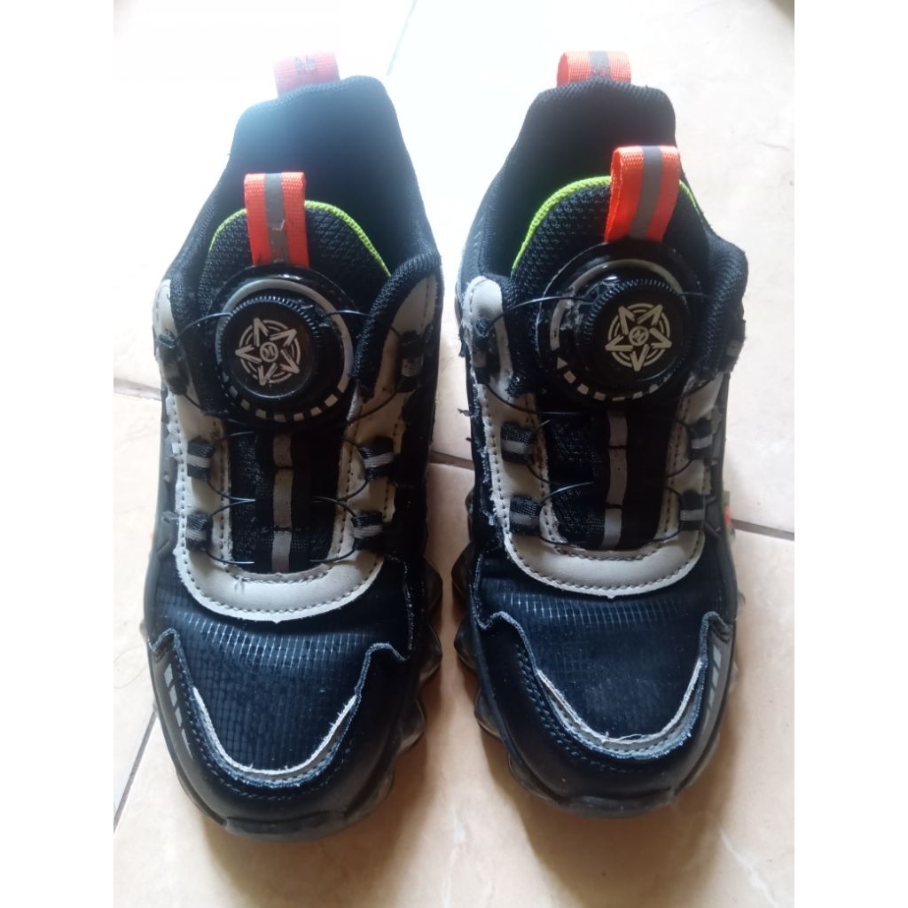 sepatu import bekas
