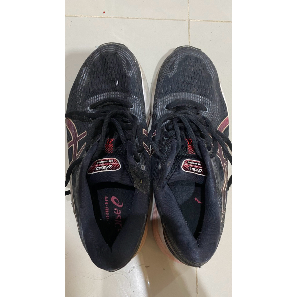 Preloved  ±50–90% Sneakers Wanita | Canvas Asics Black Pink Ori (39) | Patrobas White Ori (37) | Nik
