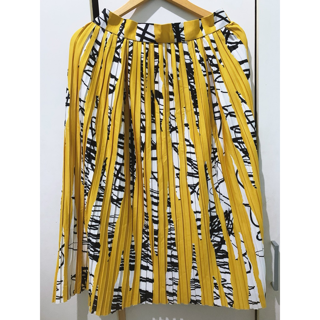 Calla the Label Yellow Pleats Skirt Preloved Second