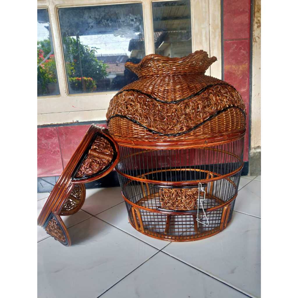 Sangkar Burung Perkutut Anyaman Rotan Plitur