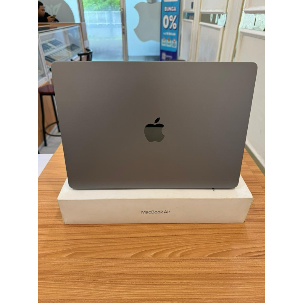 Second MacBook Air M3 15 Inci 8/256Gb Space Gray