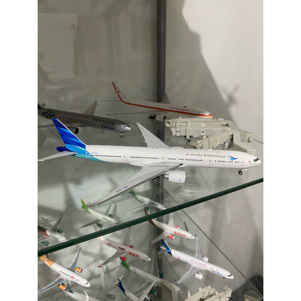 Diecast Pesawat B 777-300ER