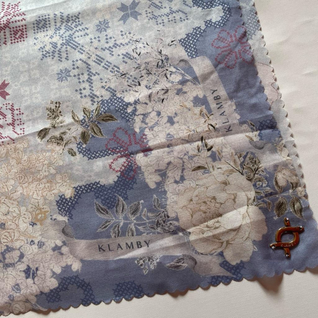 scarf wearing klamby preloved klamby