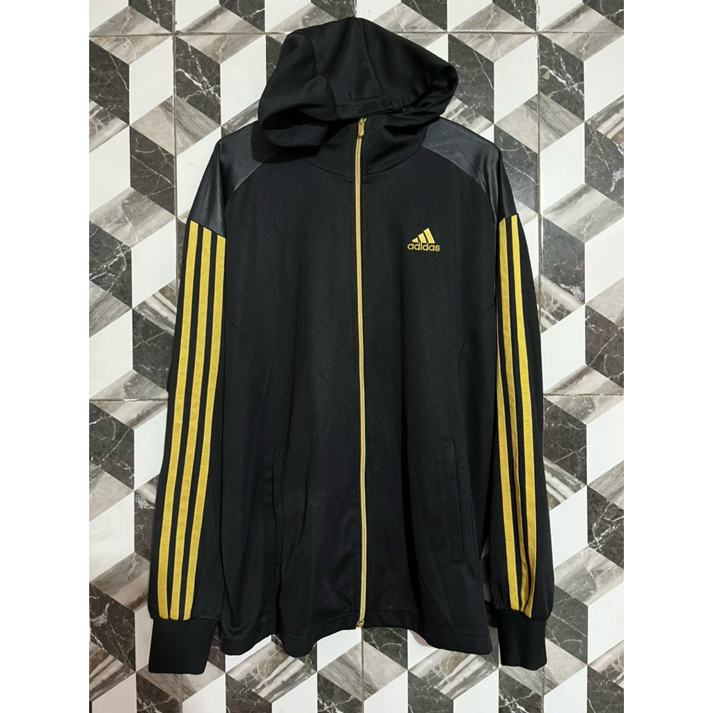 Jaket adidas climalite size M ld 105 panjang 70