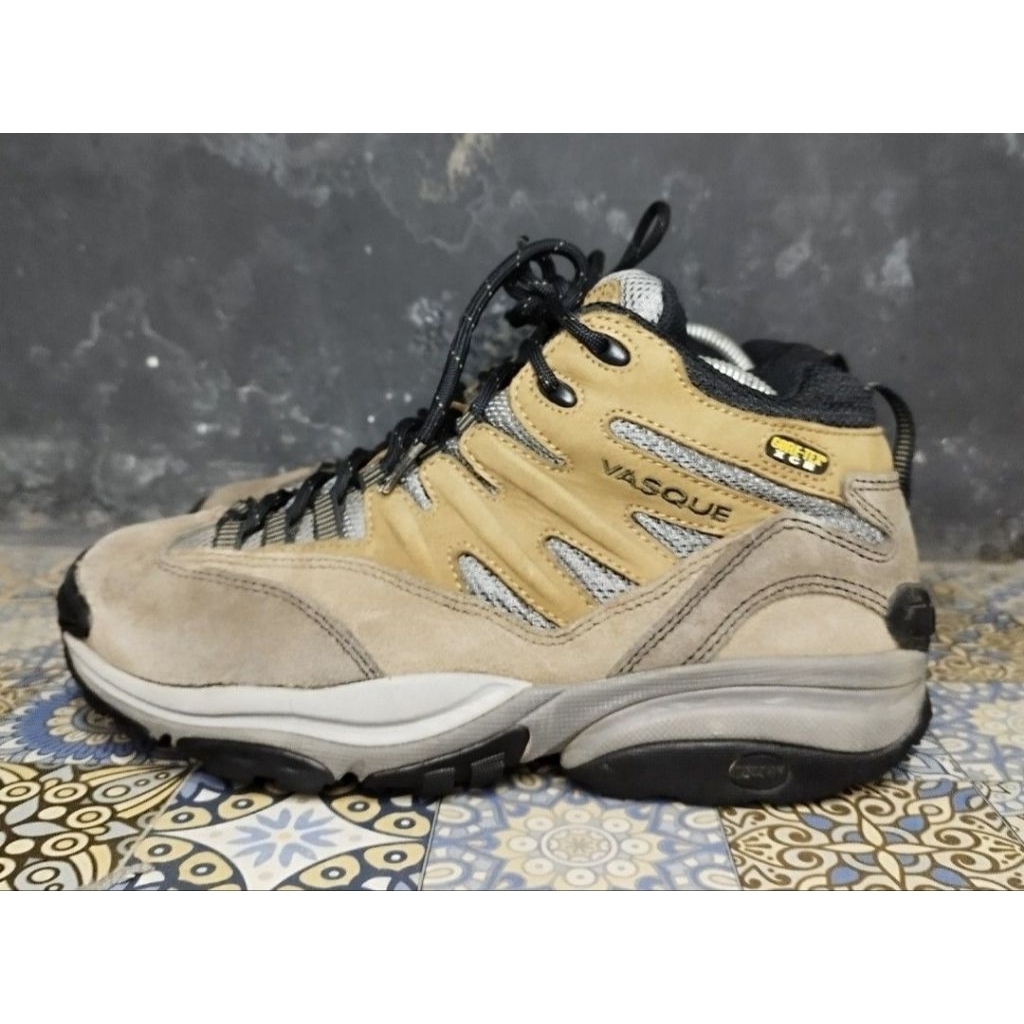 sepatu outdoor vasque