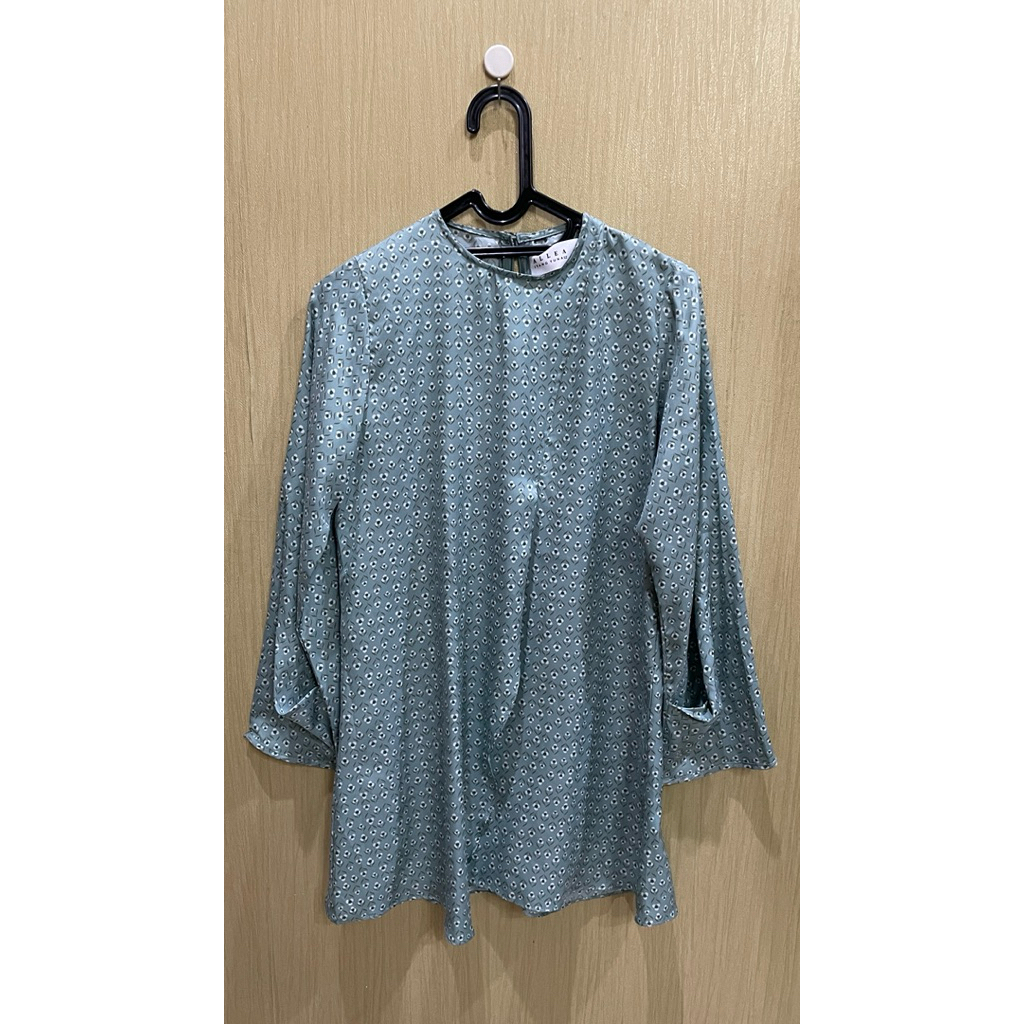 Tunic Satin Motif Allea Itang Yunasz (Preloved)