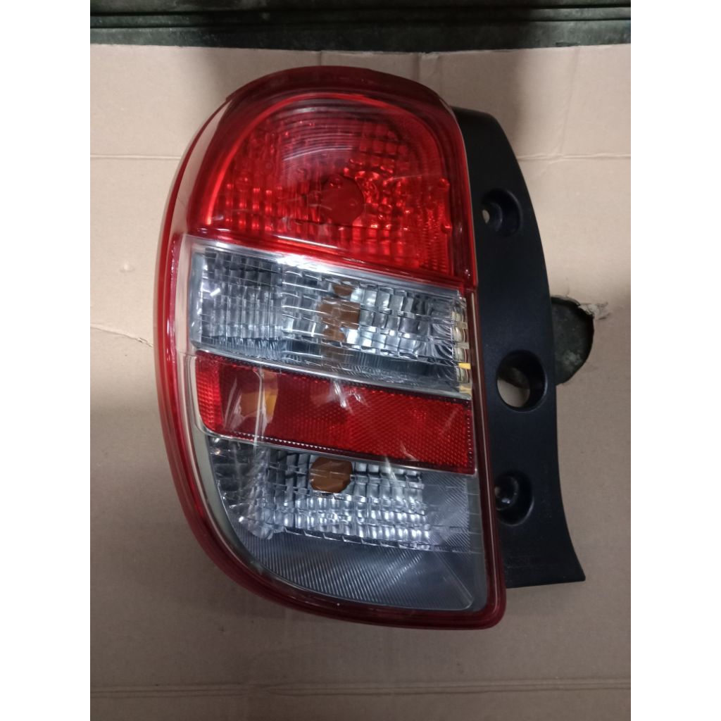 stoplamp lampu belakng nissan march