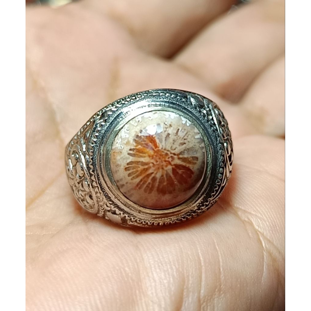 Cincin Teratai Merah Mata Tunggal