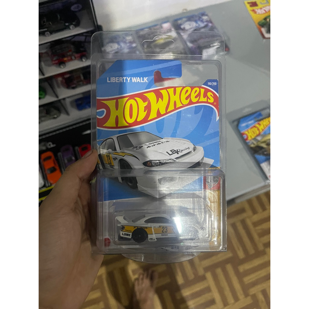 Hotwheels lbwk putih (free protector)