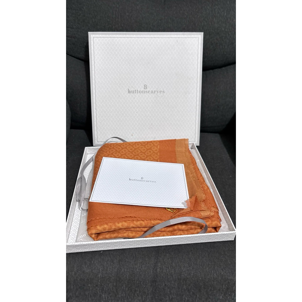 preloved buttonscarves monogram tapis square