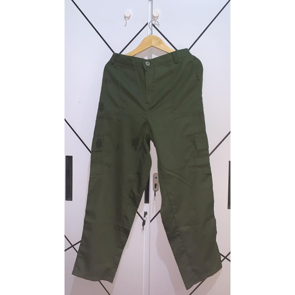 CELANA KAIN CARGO HIJAU ARMY