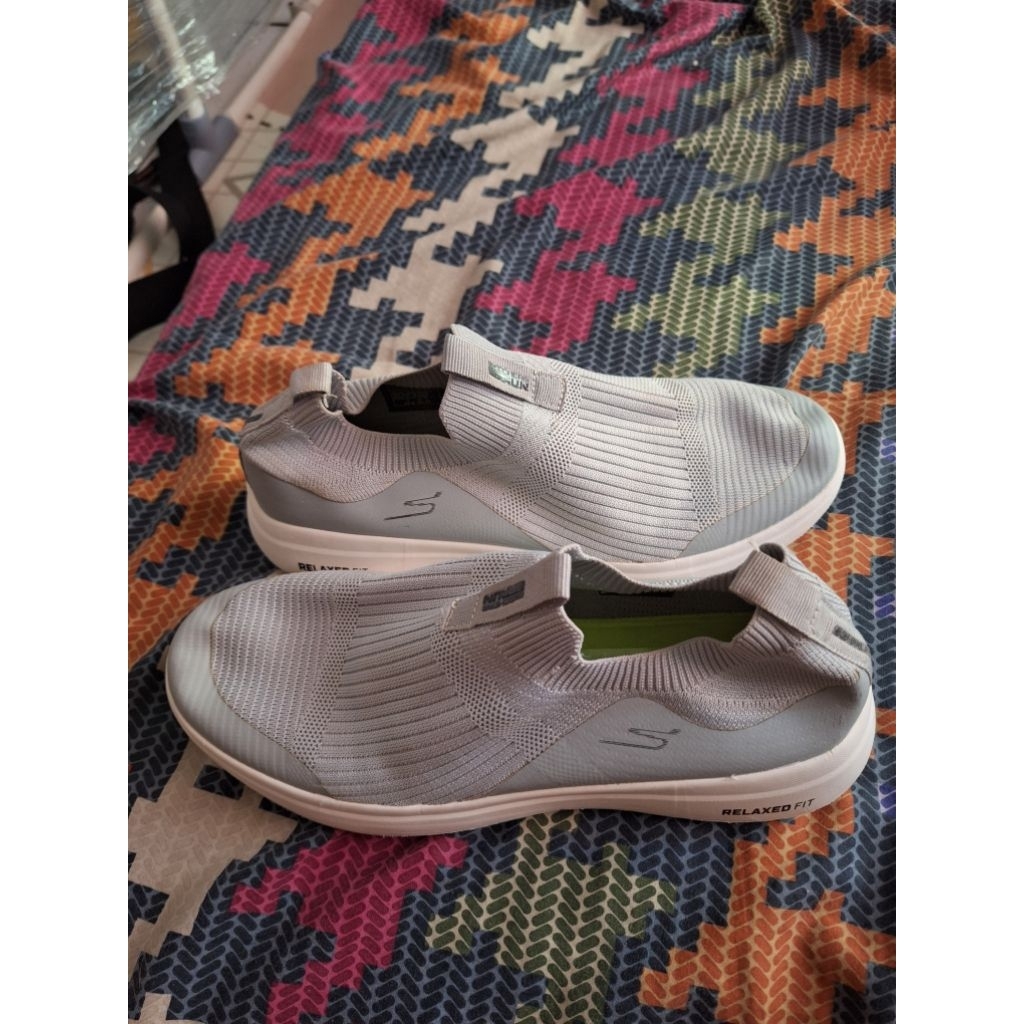 sepatu sneaker pria size 44