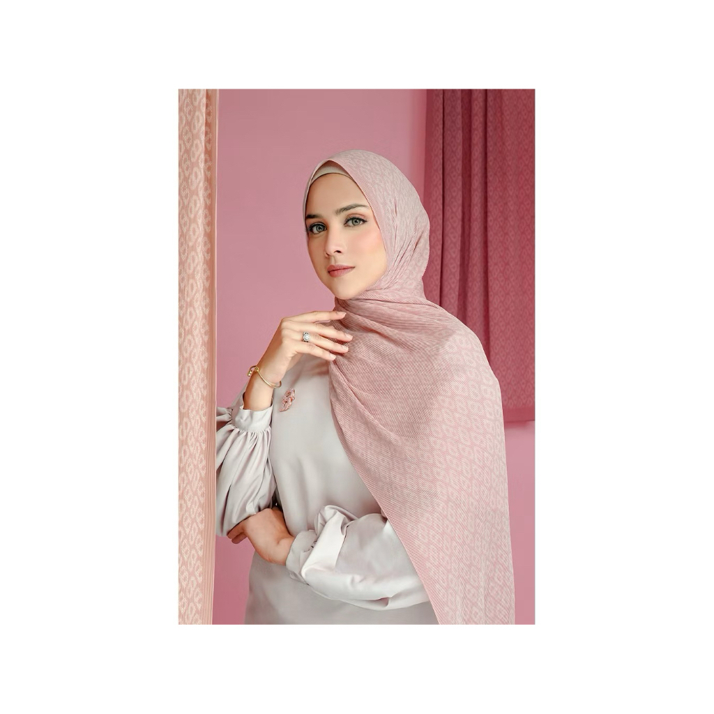 Buttonscarves Tapis Pleated Shawl - Candy