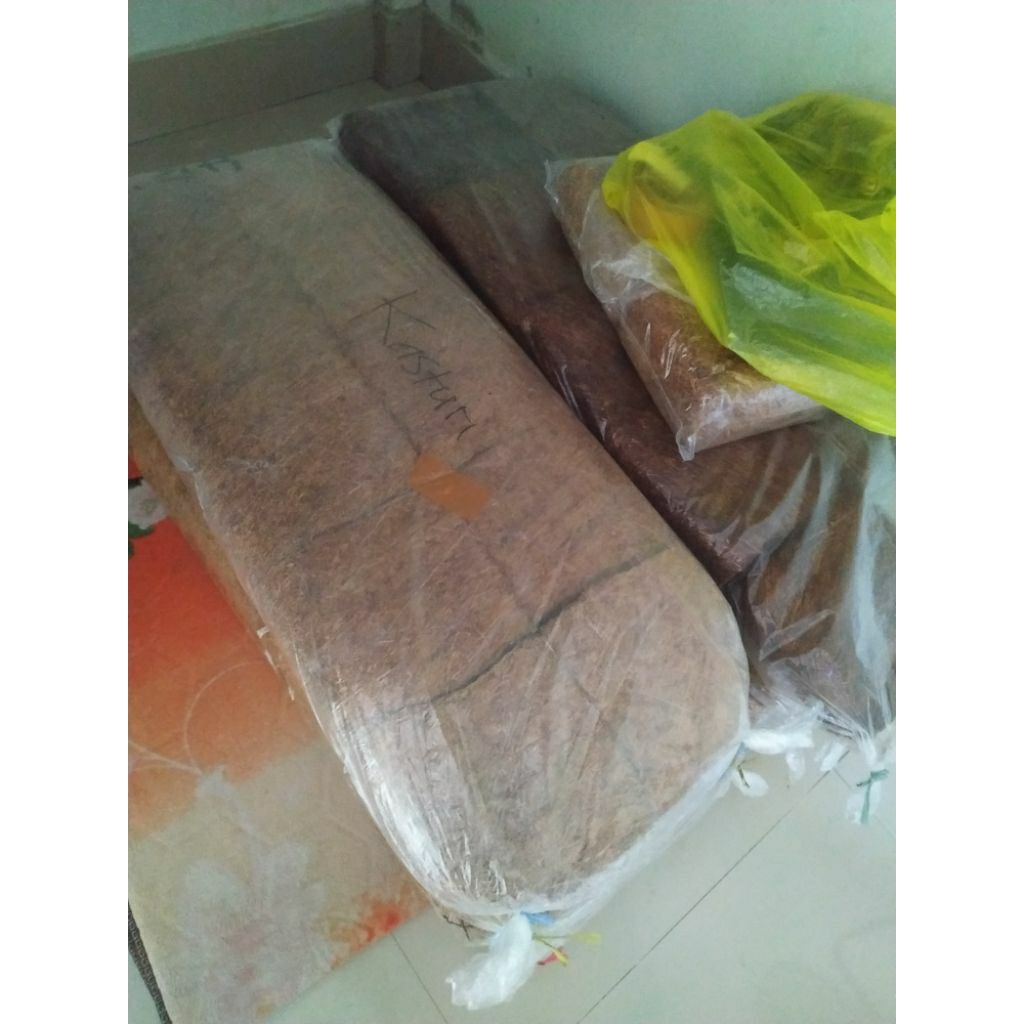 Mako kasturi rasa Marlboro dan surya