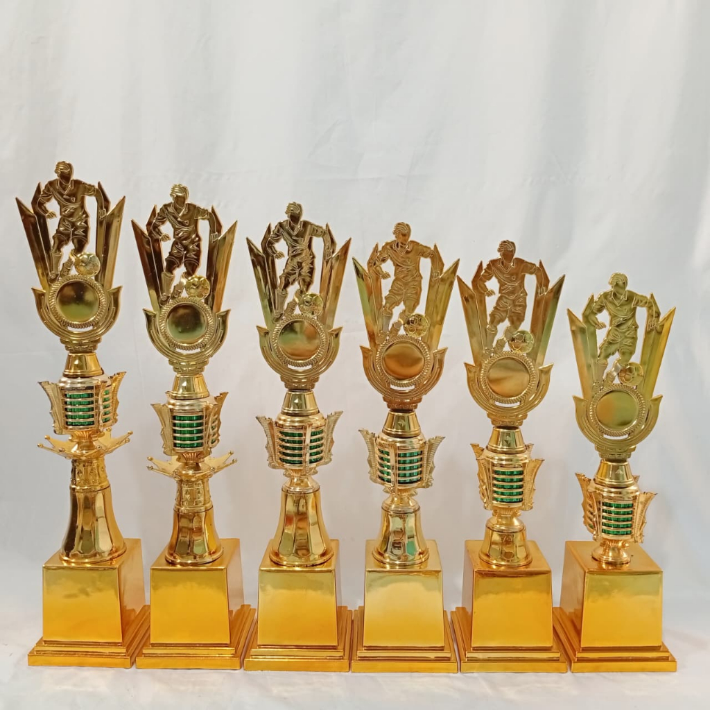 Piala SATUAN Pagoda SEPAK BOLA Emas