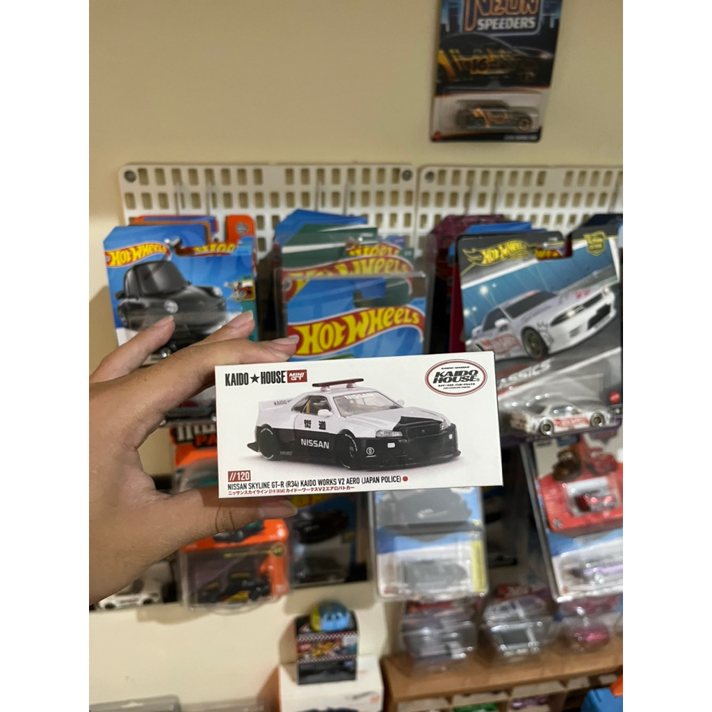 MINI GT NISSAN SKYLINE R-34 KAIDO HOUSE POLICE SEGEL