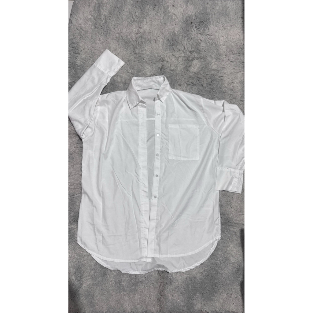 Kemeja Putih Oversize