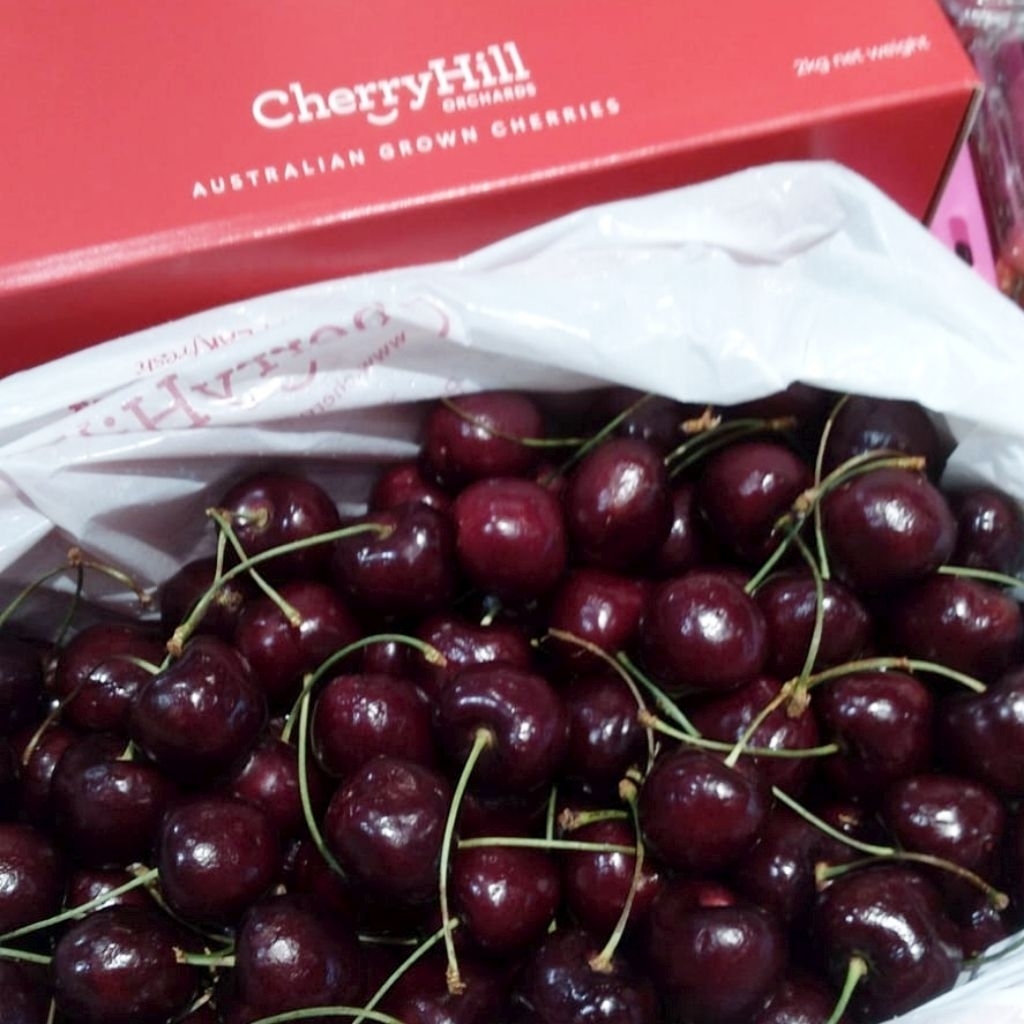 [1 Box] Cherryhill Buah Ceri 1.8-2Kg Buah Cherry Australia Hamper Hampers Imlek Lebaran Ultah