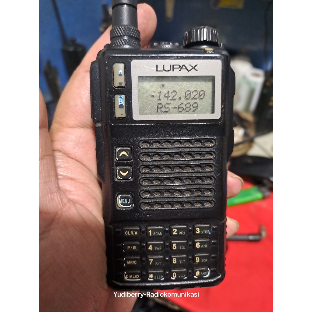Ht Lupax T-1088 Frekuensi 3 Band Walkie Talkie LUPAX T1088 Power 10 Watt Bekas Bentuk Besar