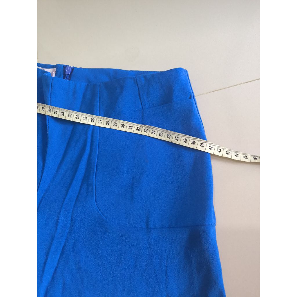 celana pendek biru bahan bagus bekas masi oke