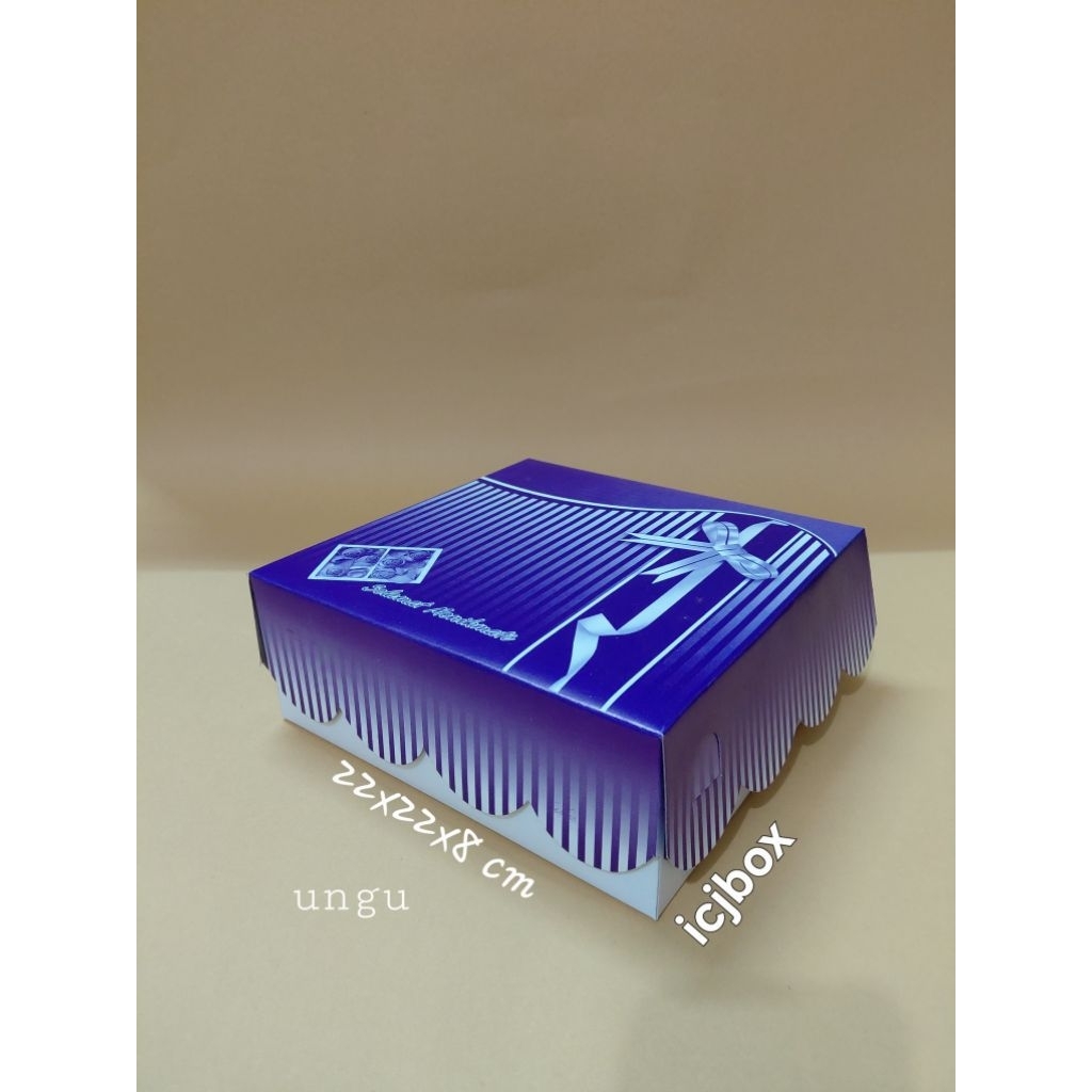 Dus nasi /dus kue 22x22x8 cm warna ungu